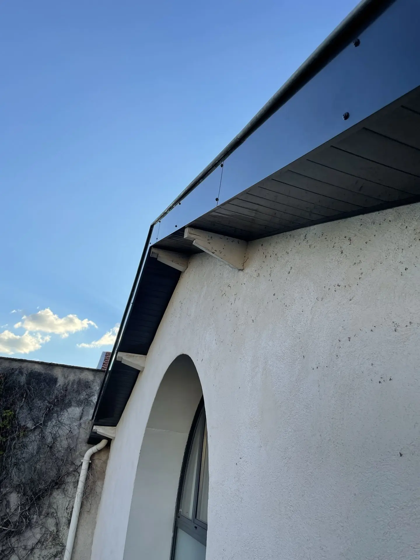 Toiture tuiles charpente zinguerie couverture gouttières toit