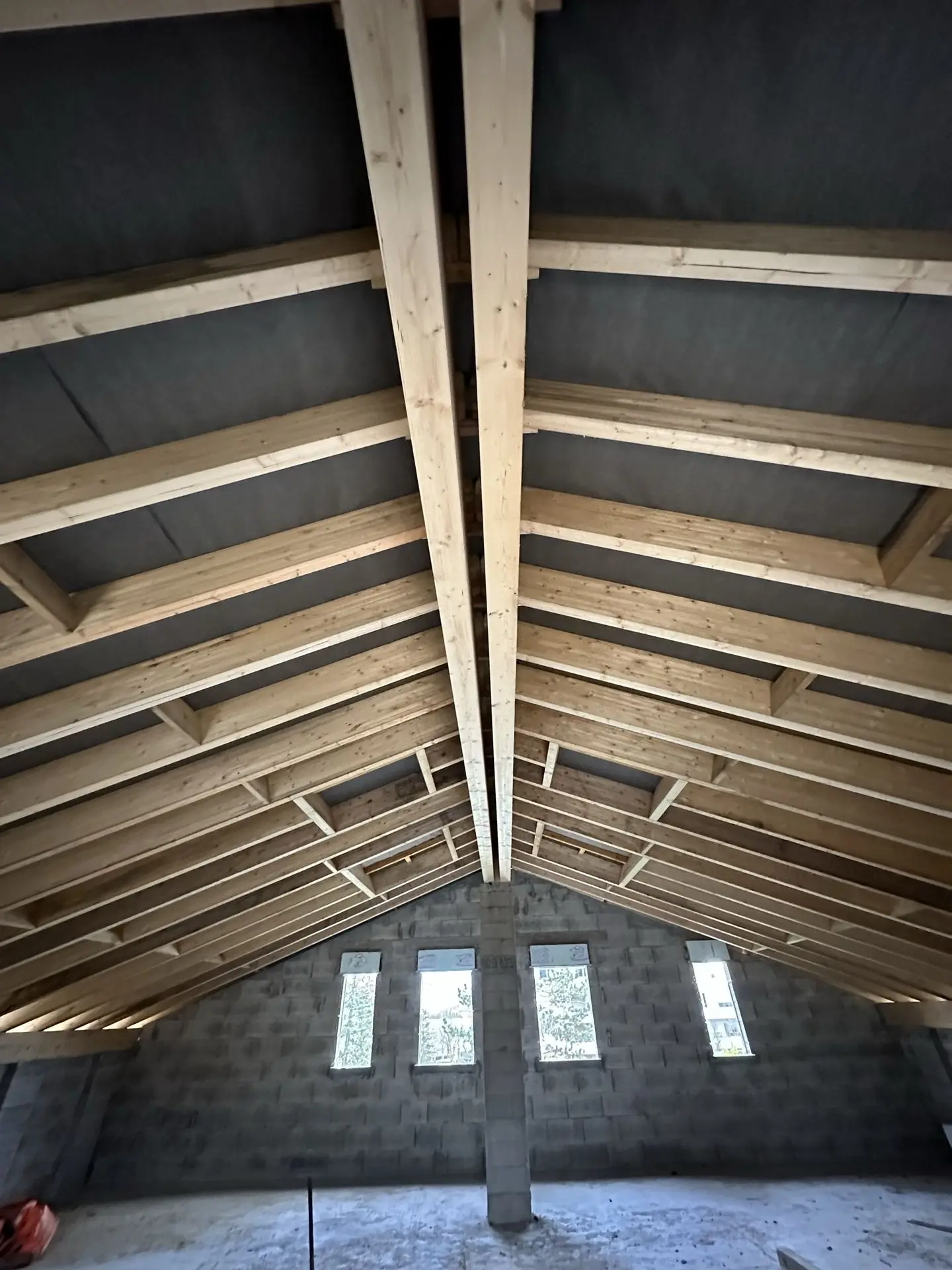 Toiture tuiles charpente zinguerie couverture gouttières toit