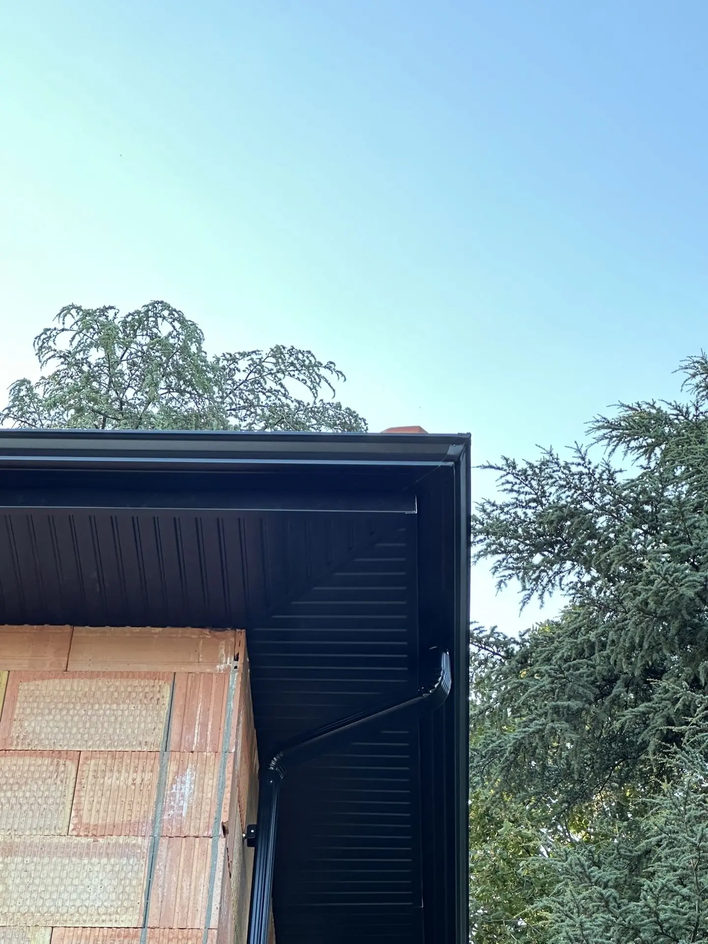 Toiture tuiles charpente zinguerie couverture gouttières toit