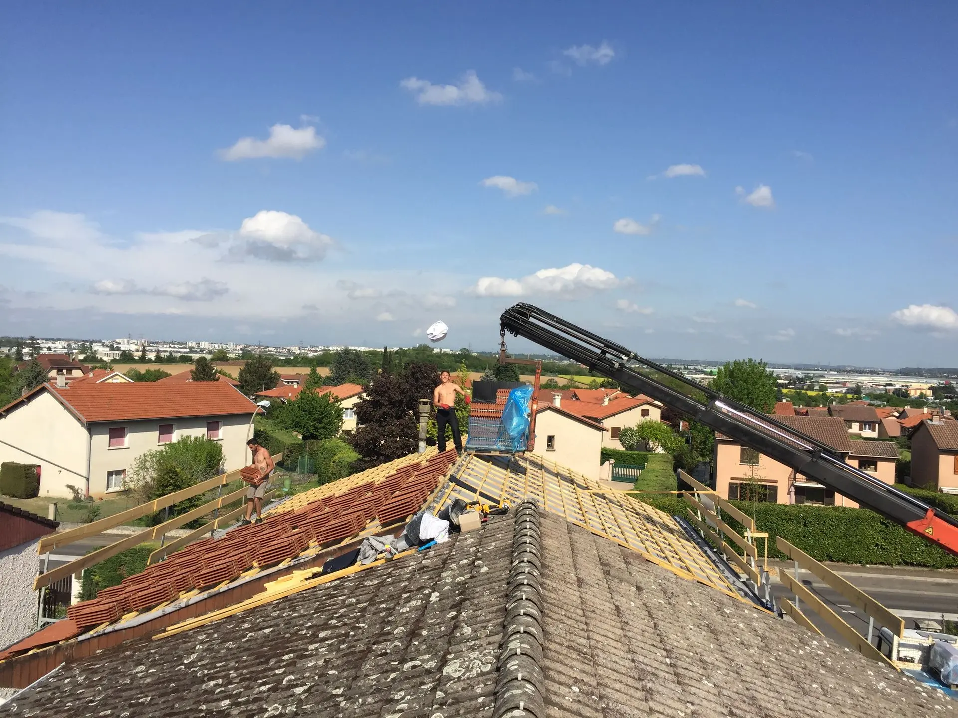 Toiture tuiles charpente zinguerie couverture gouttières toit
