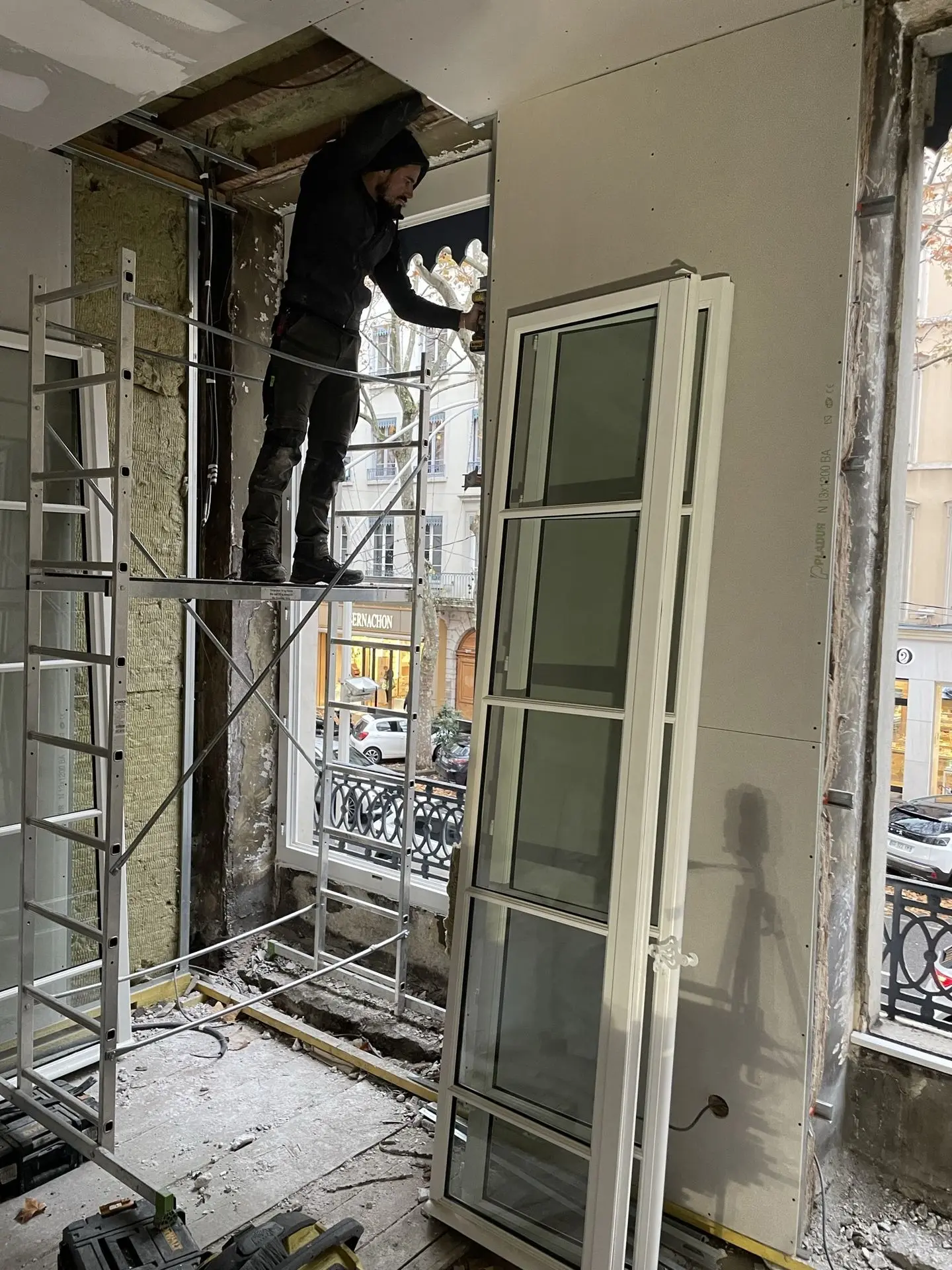 Fenêtres aluminium pvc isolation thermique et phonique finitions coulissante battante