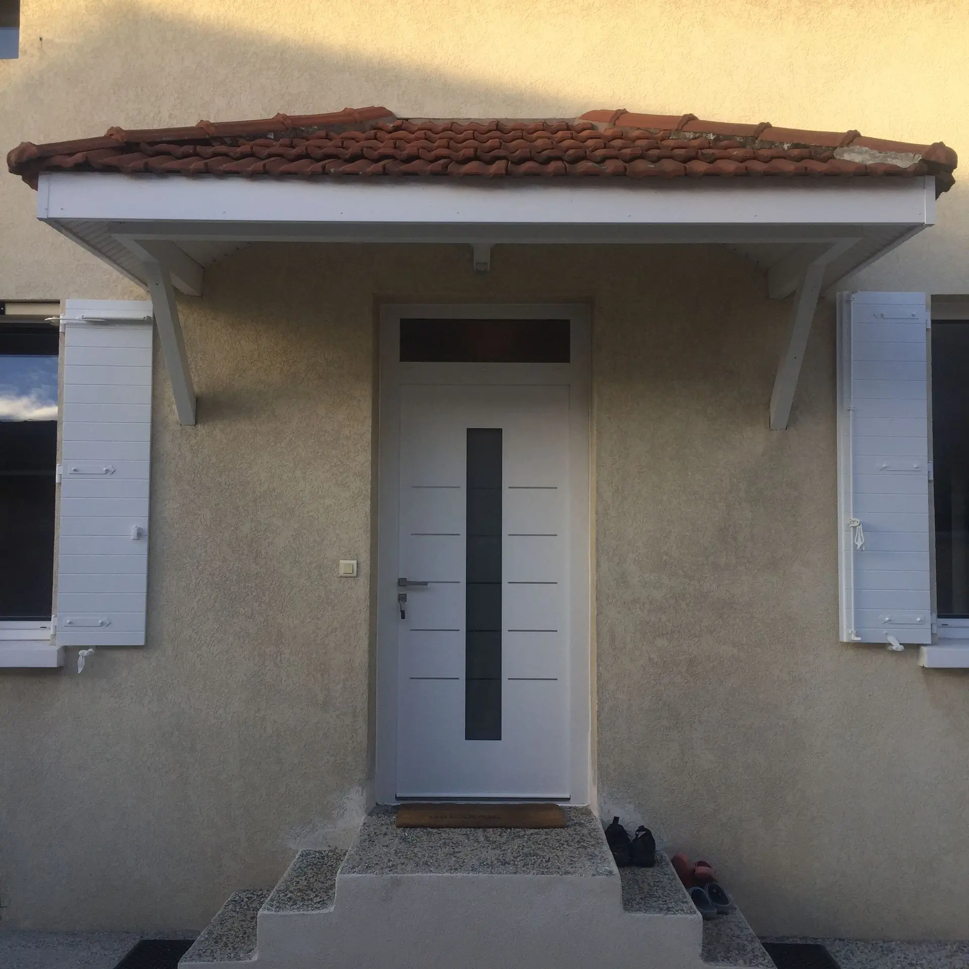 Porte d’entrée aluminium acier sécurité renforcé finition grande hauteur pivot coulissante