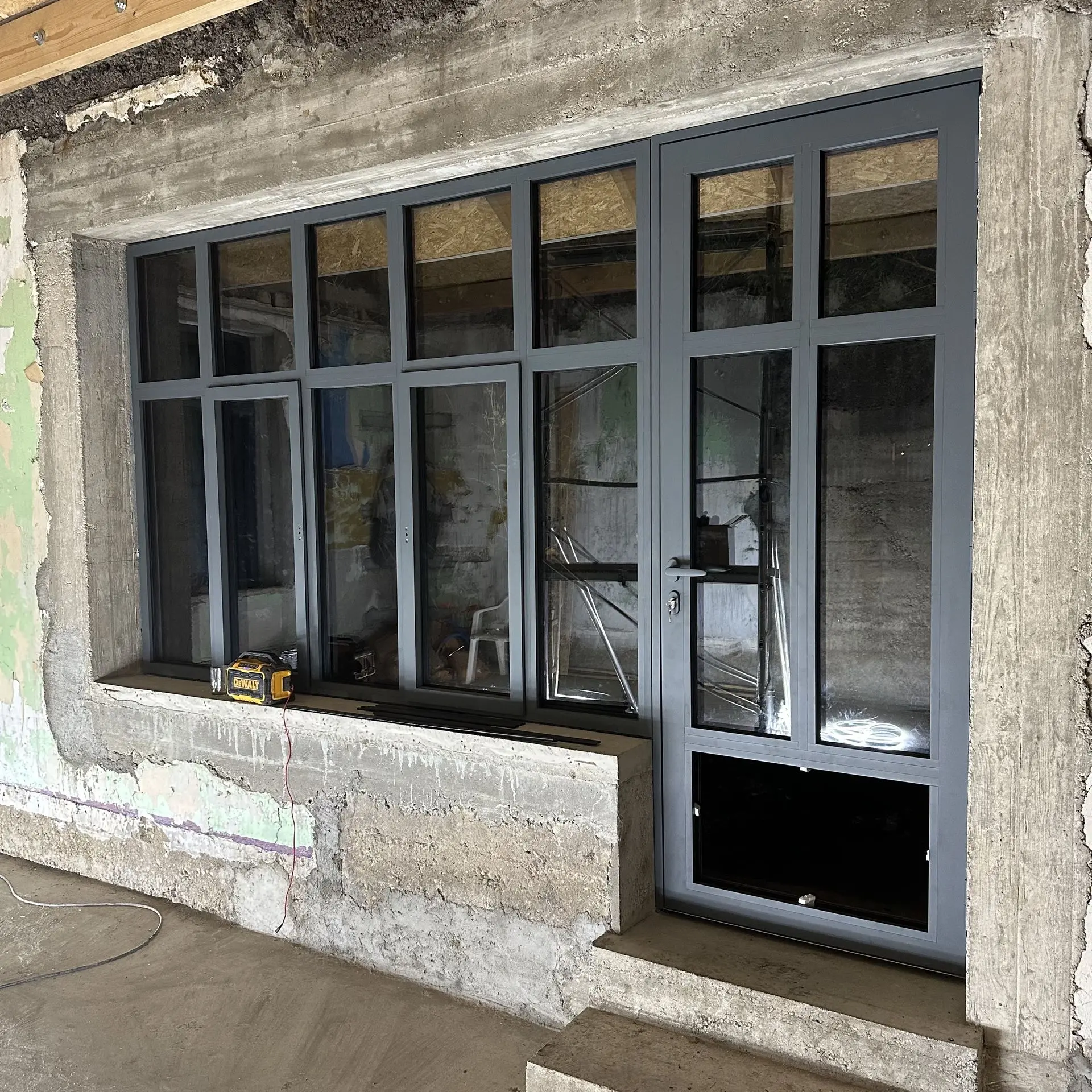 Porte d’entrée aluminium acier sécurité renforcé finition grande hauteur pivot coulissante