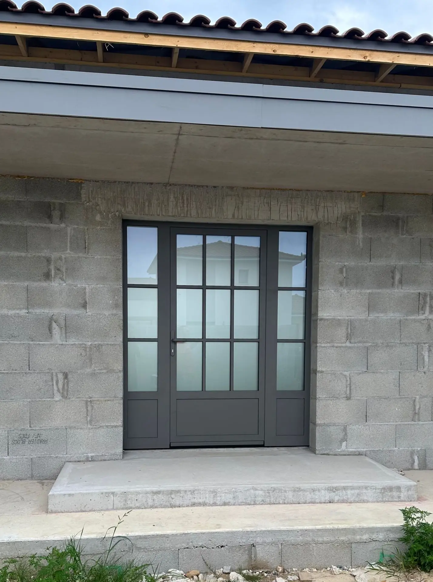 Porte d’entrée aluminium acier sécurité renforcé finition grande hauteur pivot coulissante