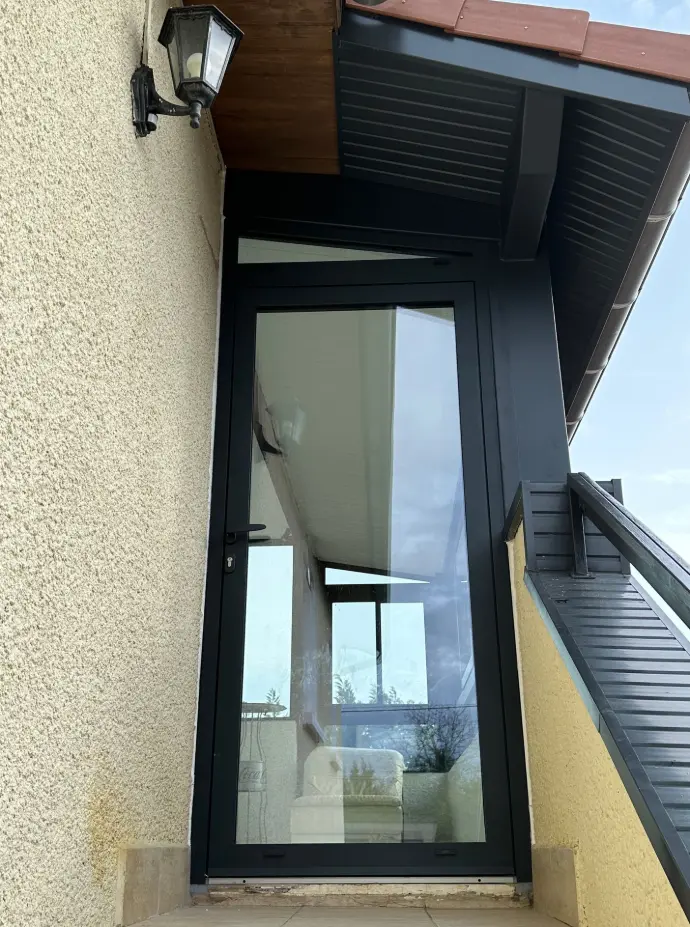 Porte d’entrée aluminium acier sécurité renforcé finition grande hauteur pivot coulissante