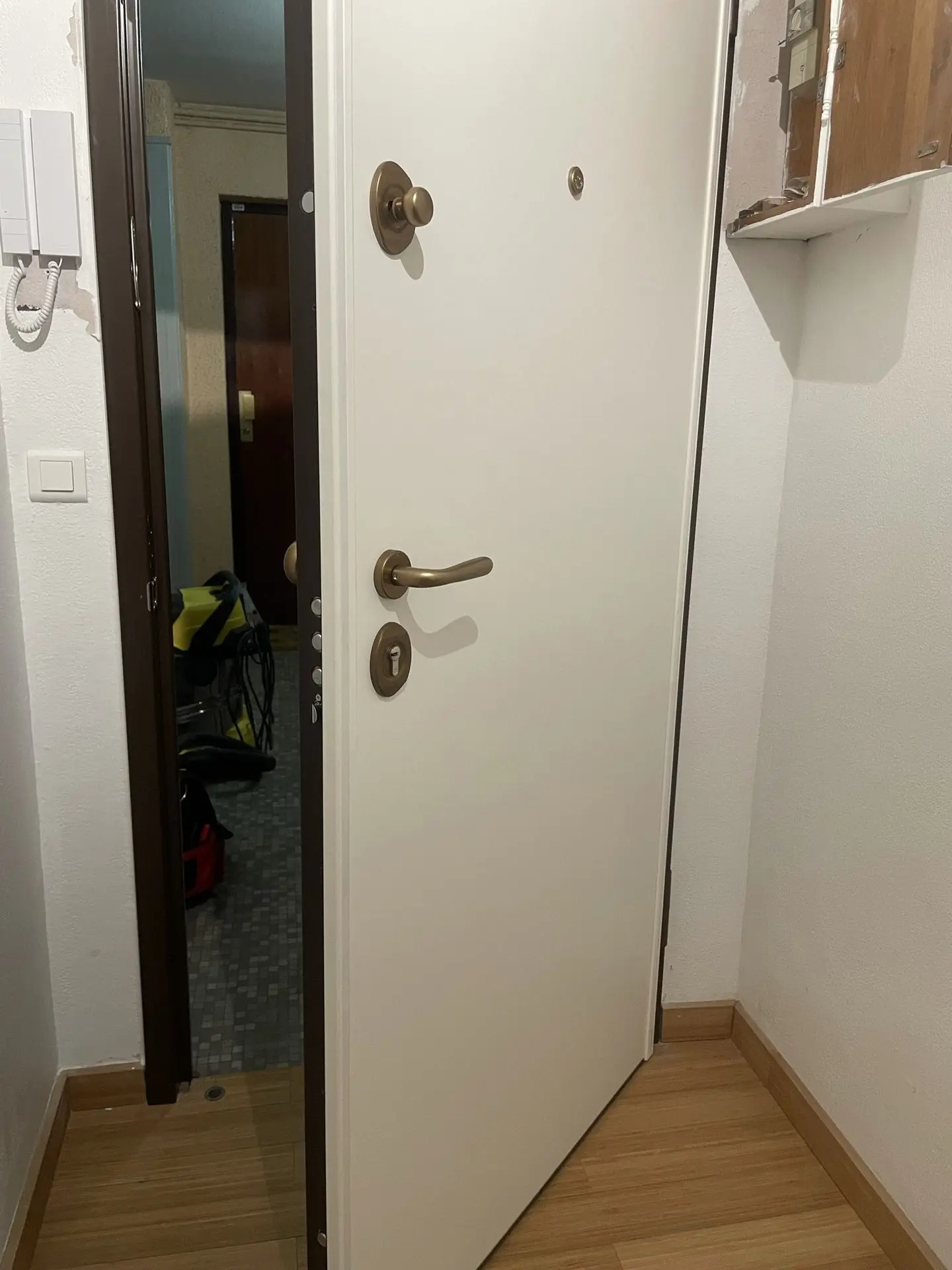 Porte blindée sécurité renforcé aluminium acier finition blindage
