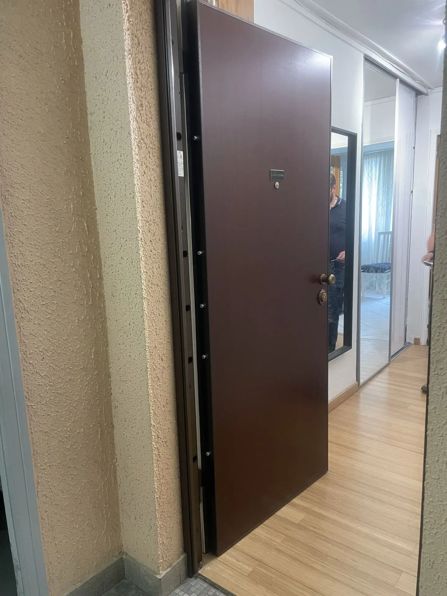 Porte blindée sécurité renforcé aluminium acier finition blindage