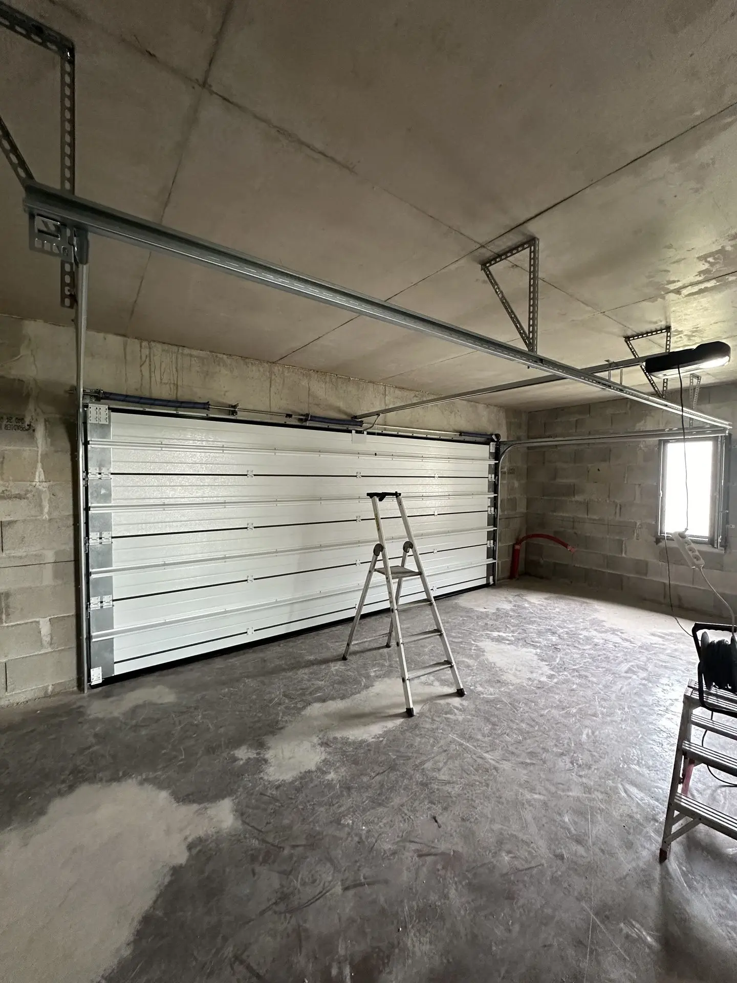 Porte de garage sur mesure aluminium acier sécurité enroulante automatique motorisé