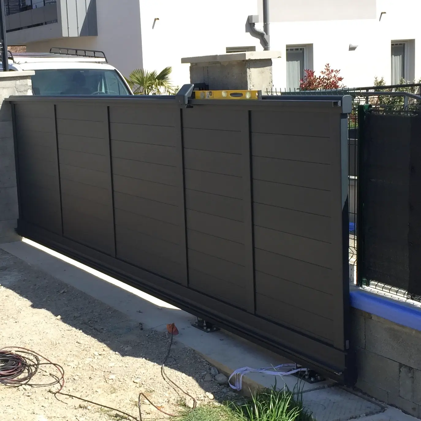Portail et clôture aluminium acier sécurité sur mesure garde corps finitions