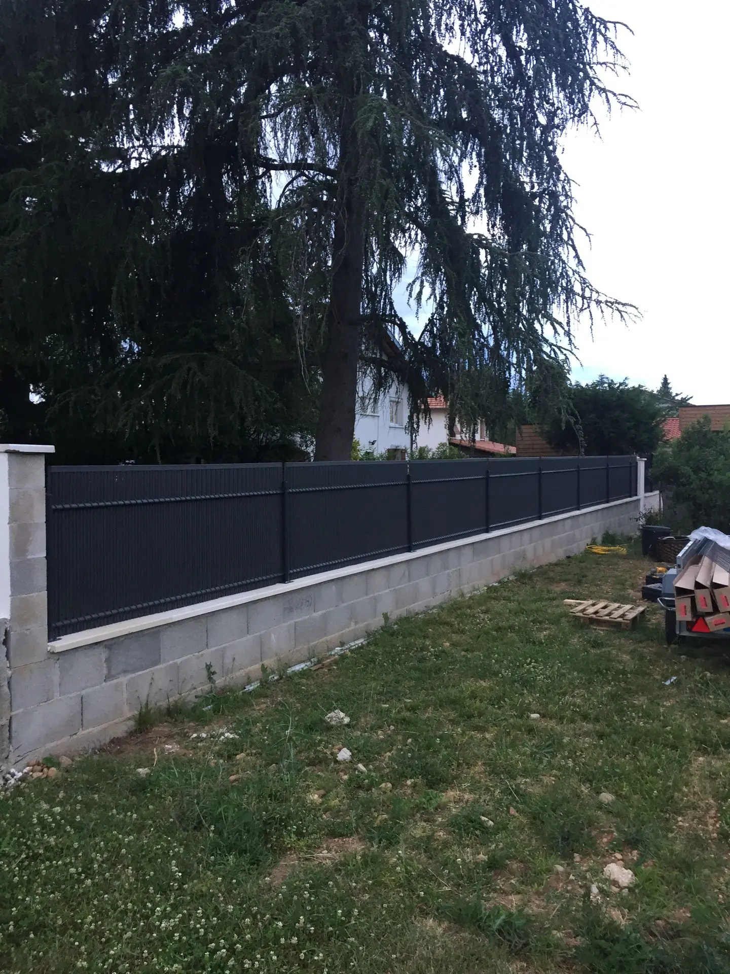 Portail et clôtures aluminium acier sécurité sur mesure garde corps finitions